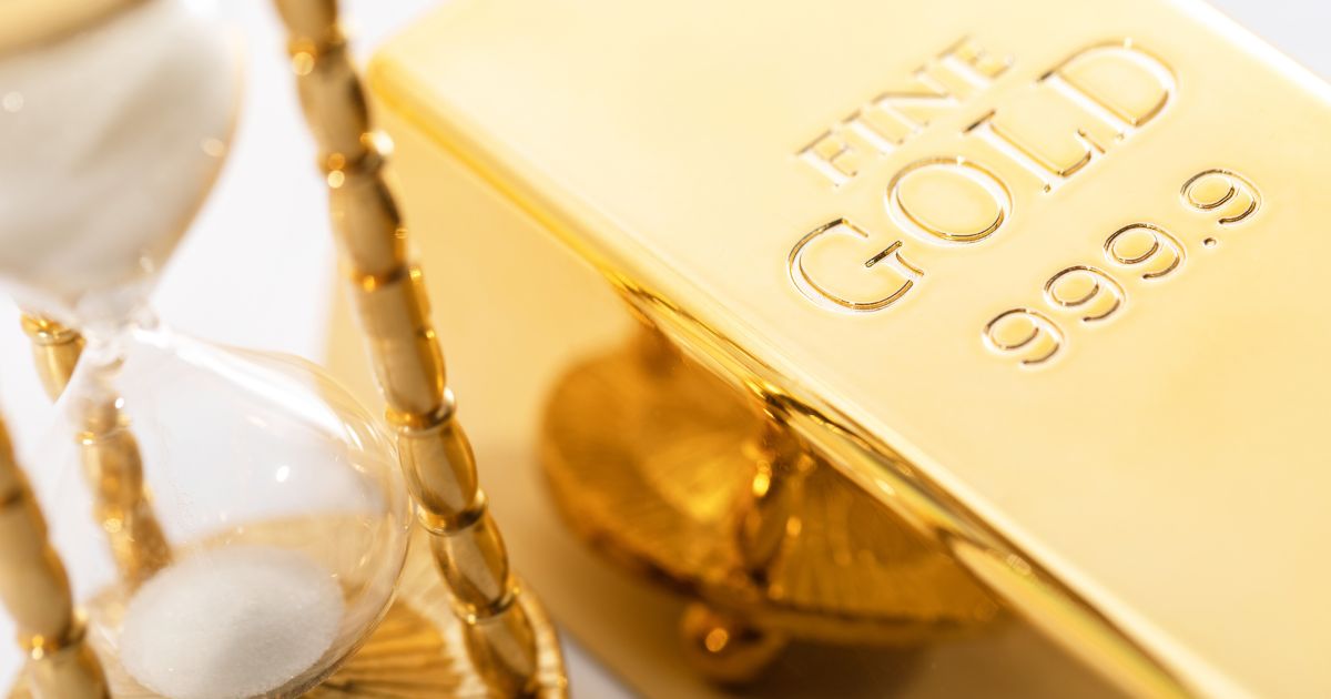 When is The Best Time To Buy and Sell Gold?