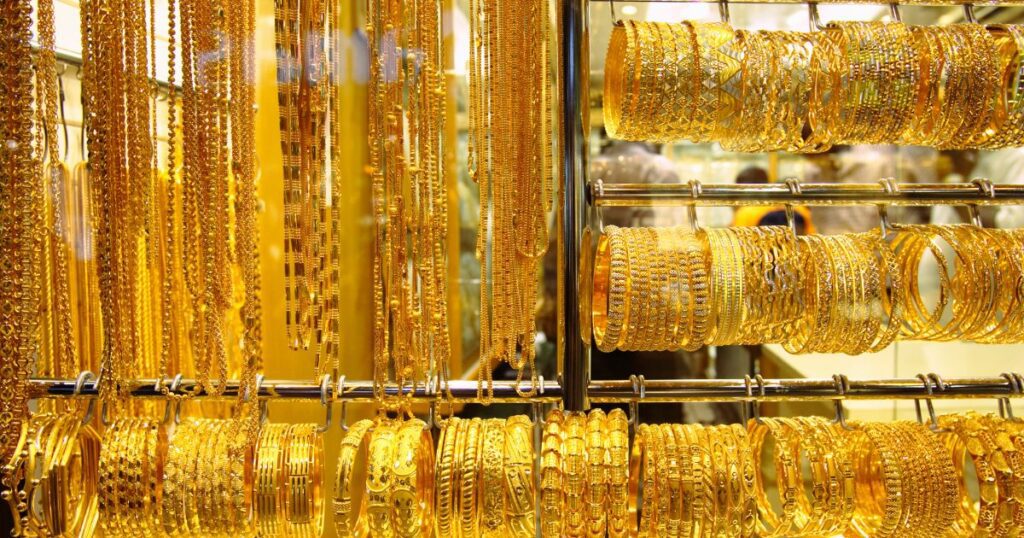 Gold jewellery in Australia: A stunning collection of exquisite gold jewellery, showcasing the rich craftsmanship of Bangalore.